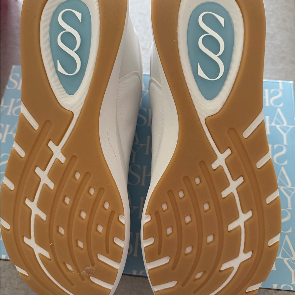 SAYSH Women's White Athletic Shoes - Picture 5 of 7